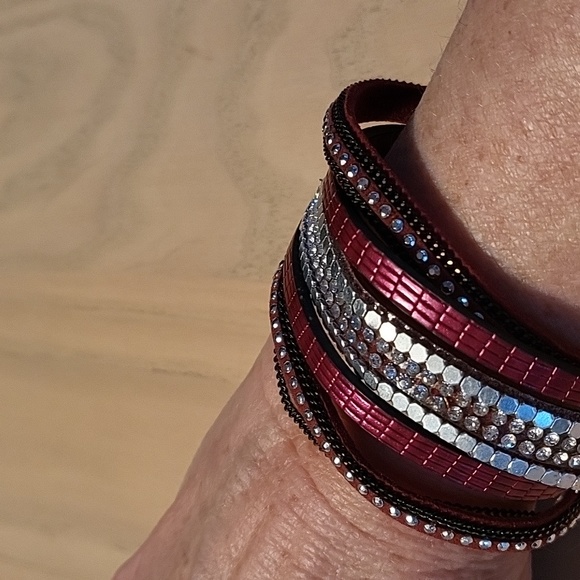 Brand new multistrand bracelet - Picture 2 of 3